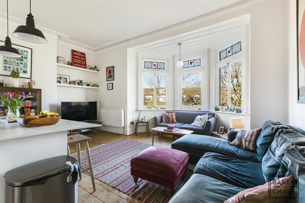 Lounge/Kitchen (Open-Plan)