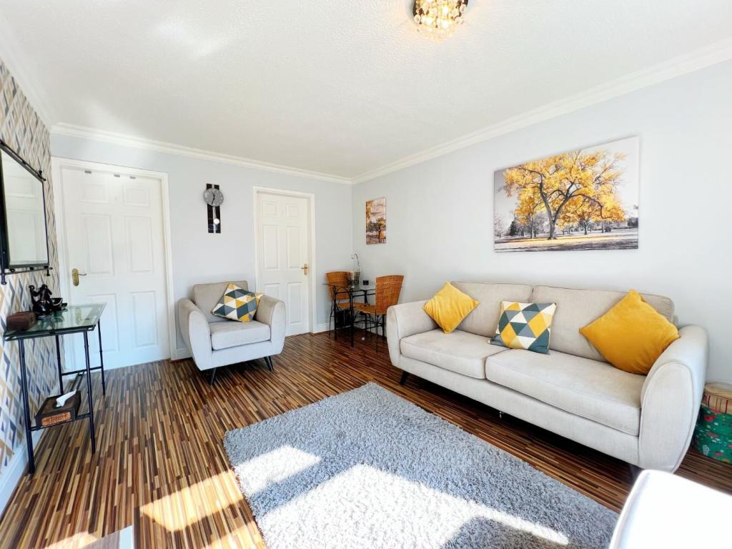 Lounge 3.jpg