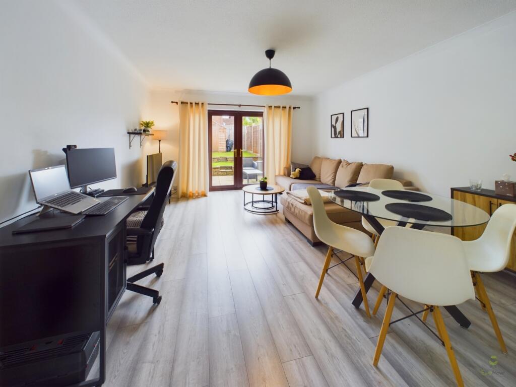 CAM01834G0-PR0158-STILL004