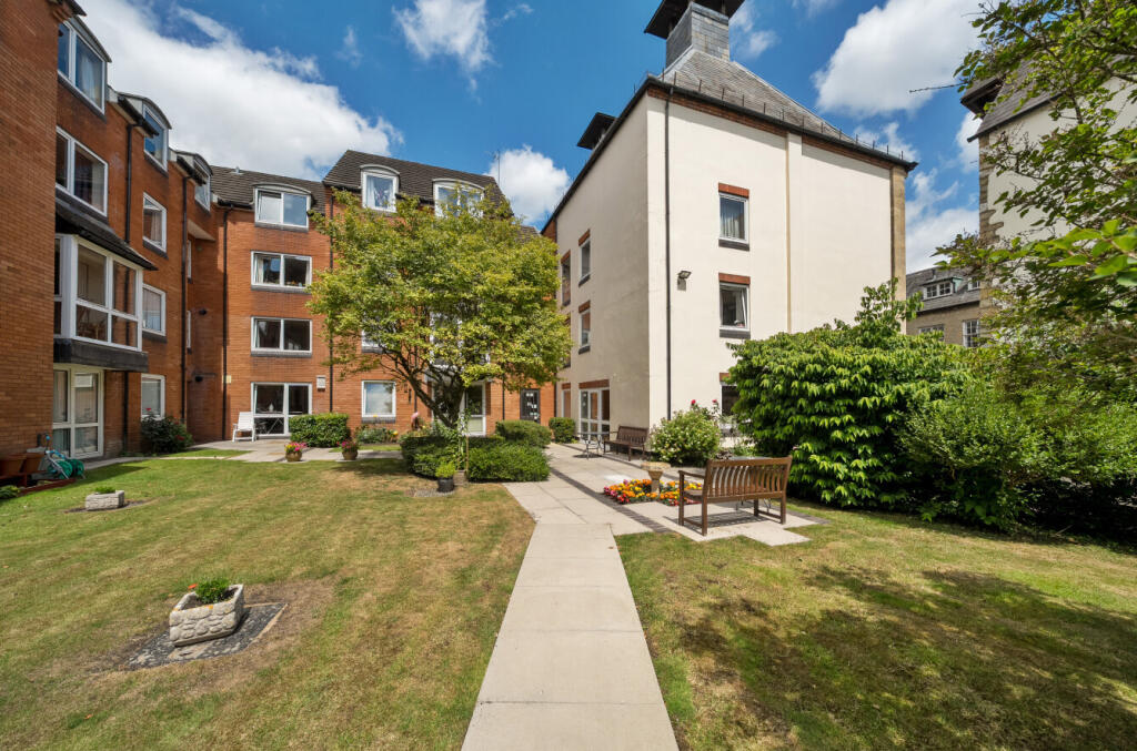 1316292-28-685d40...