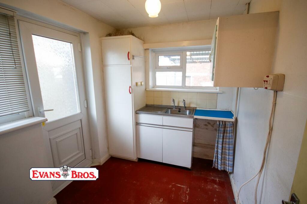KITCHEN / BREAKFAST ROOM