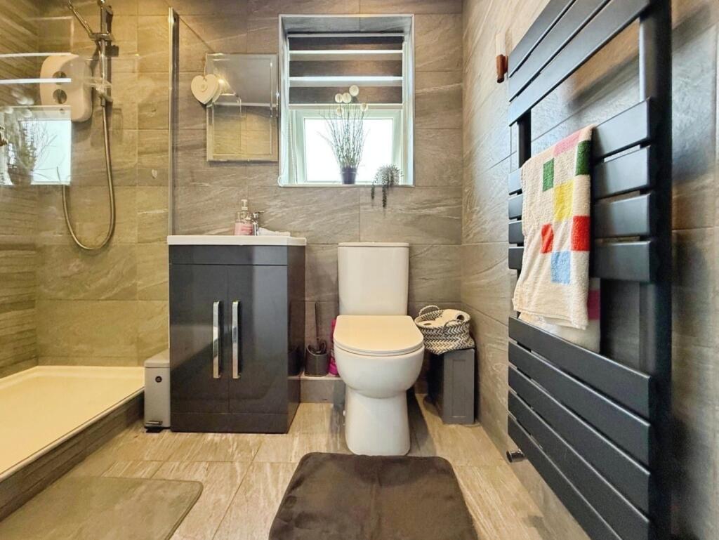 pbox-bathroom-323607.jpg
