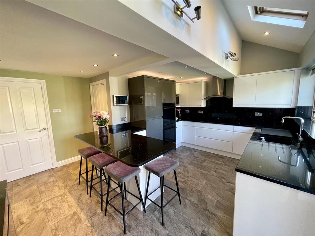 Kitchen/Breakfast Room