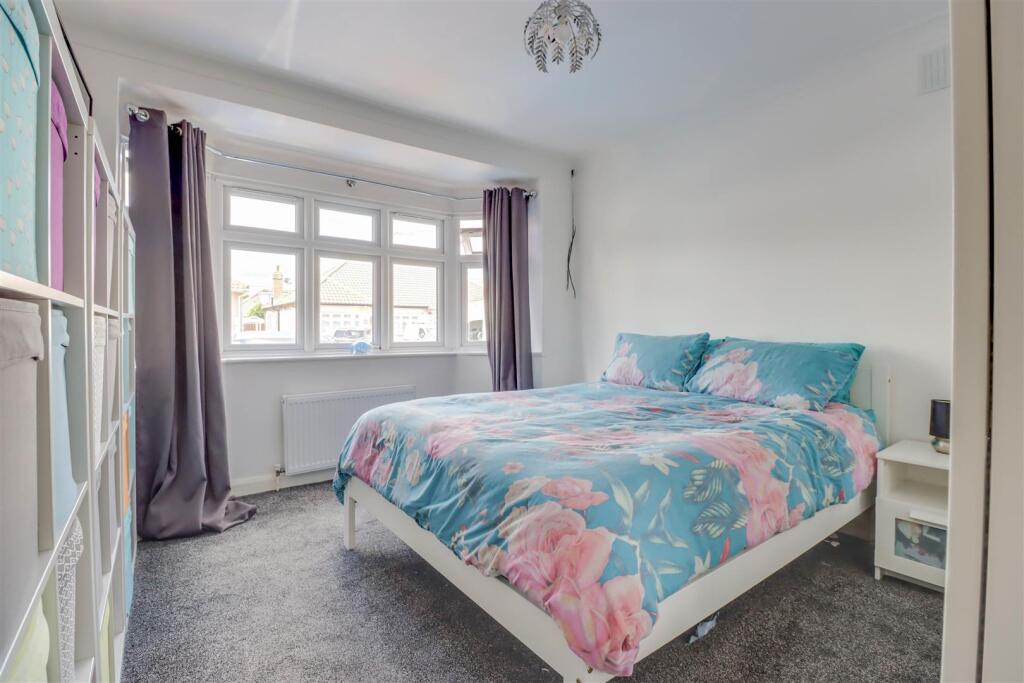 3 CARRUTHERS CLOSE INSIDE-2.jpg