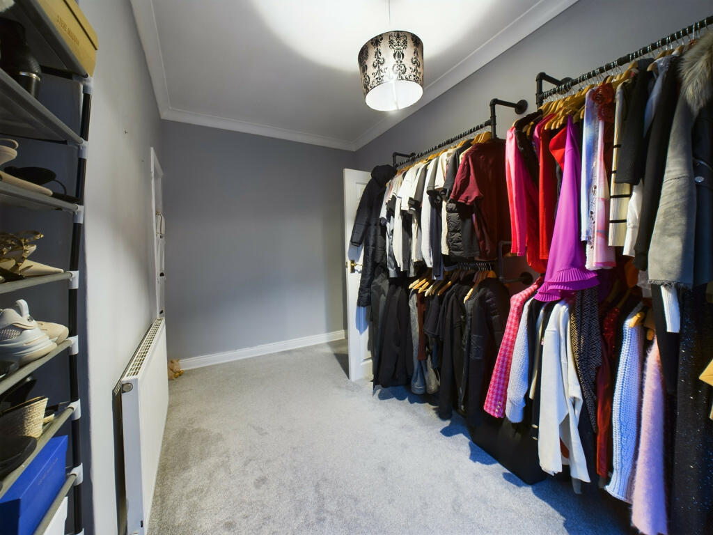 Middle Bedroom 