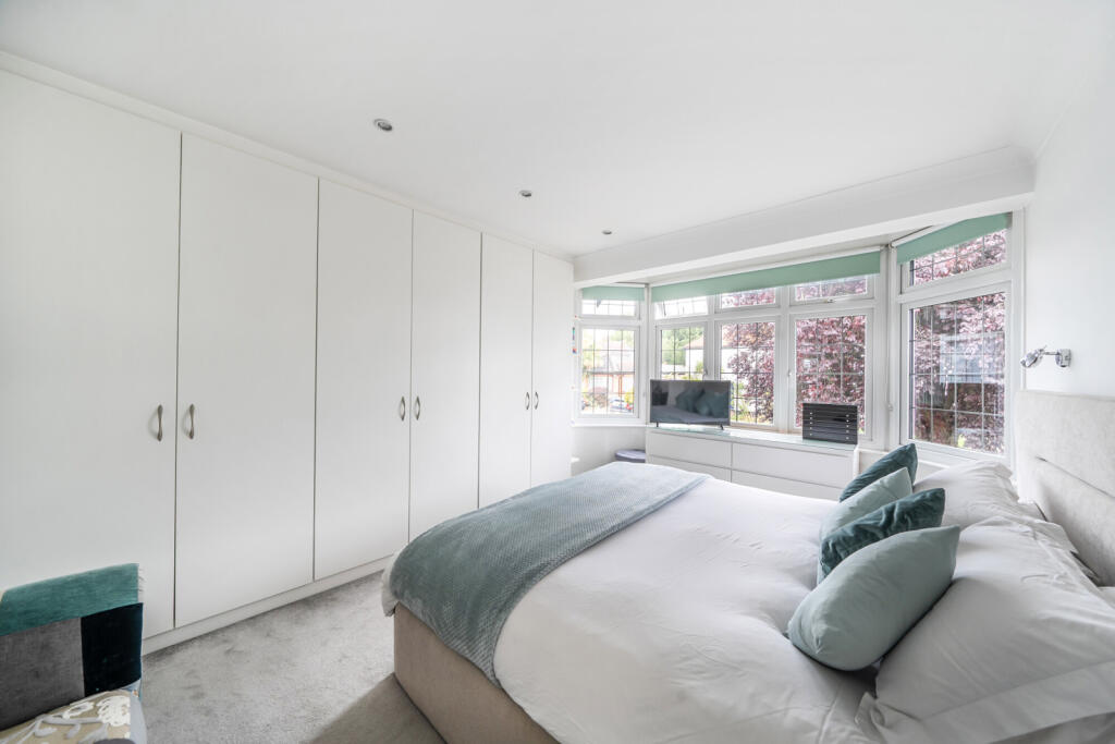 1348986-21-68c19e...