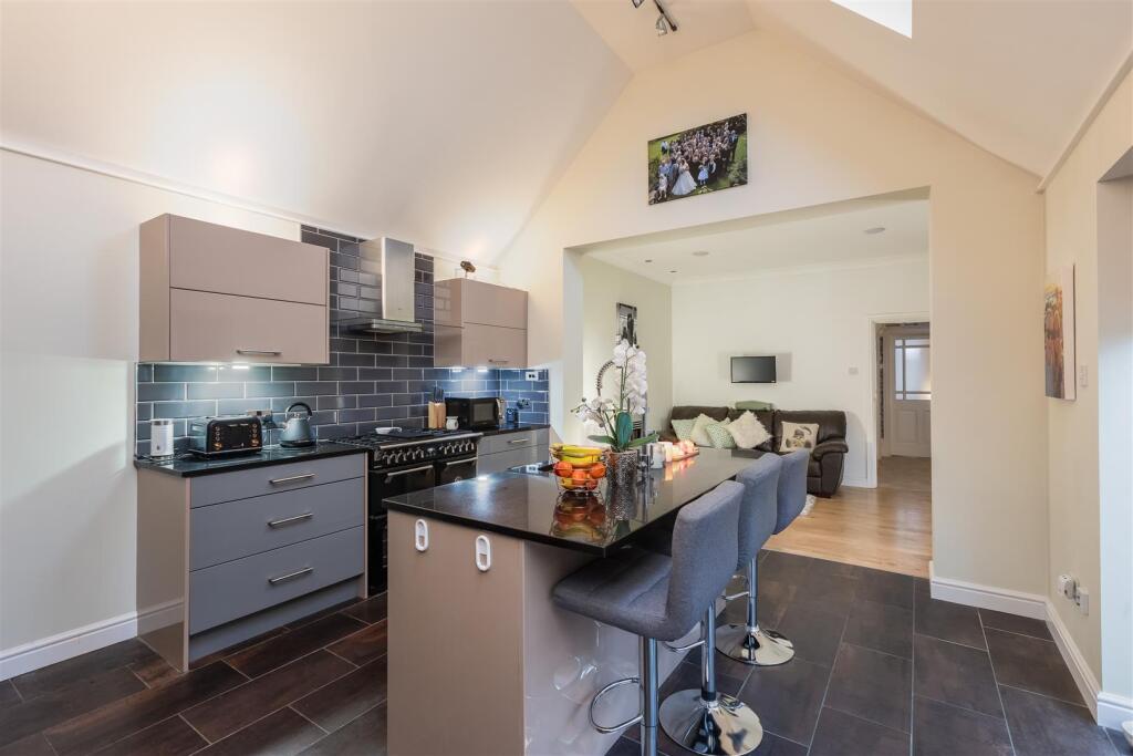 Station Avenue 14 Kitchen-6.jpg