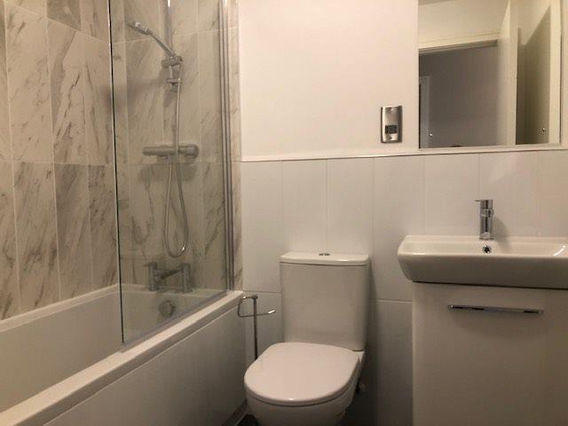 108 bathroom.jpg