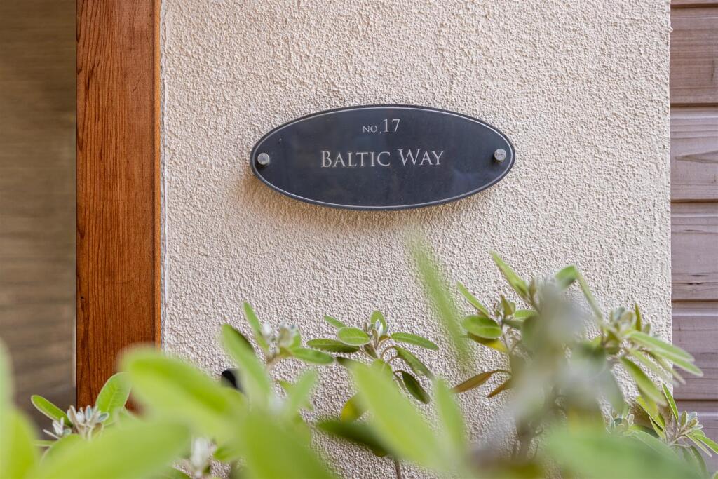 A11 - 17 Baltic Way Totnes - 250514.jpg