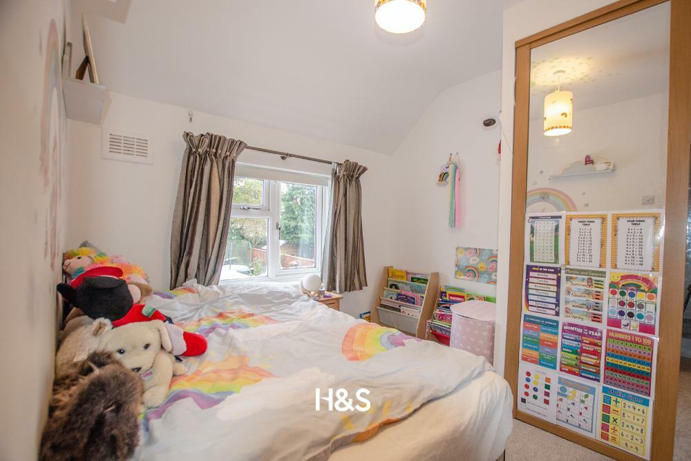 69 lodge road bedroom 2..jpg