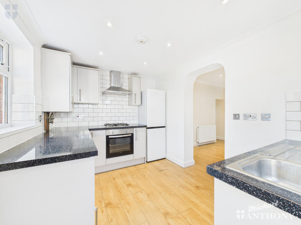 CAM03218G0-PR0810-STILL017