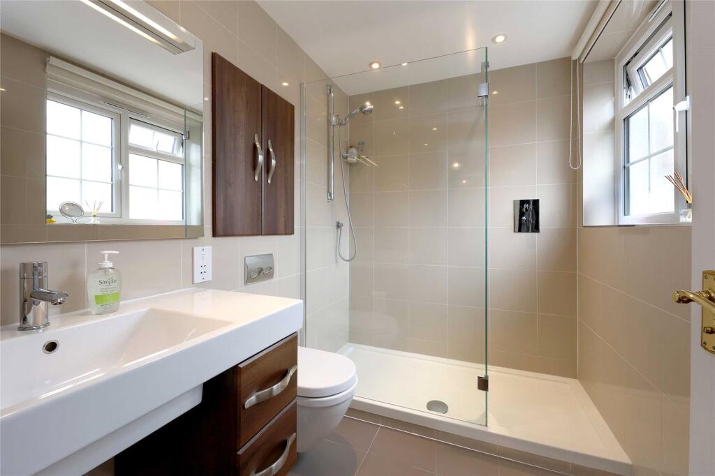Bath/Shower Room