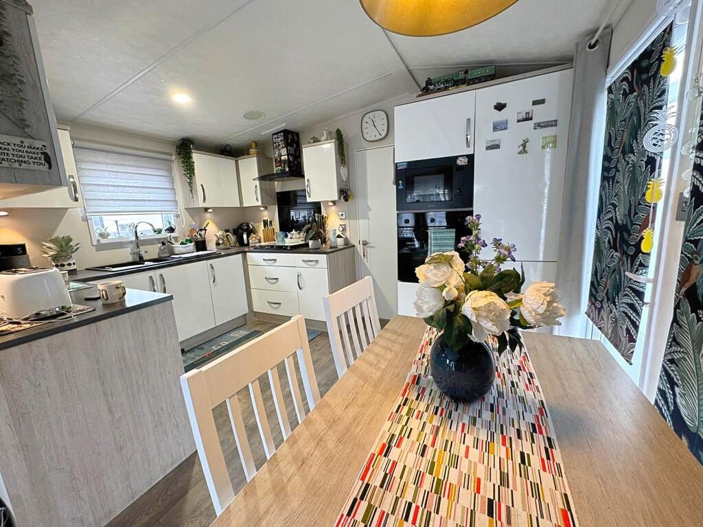 Facetune_12-11-20...