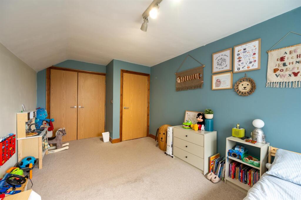 Flat 14 88 90 Hambledon -Road 25 4.jpg