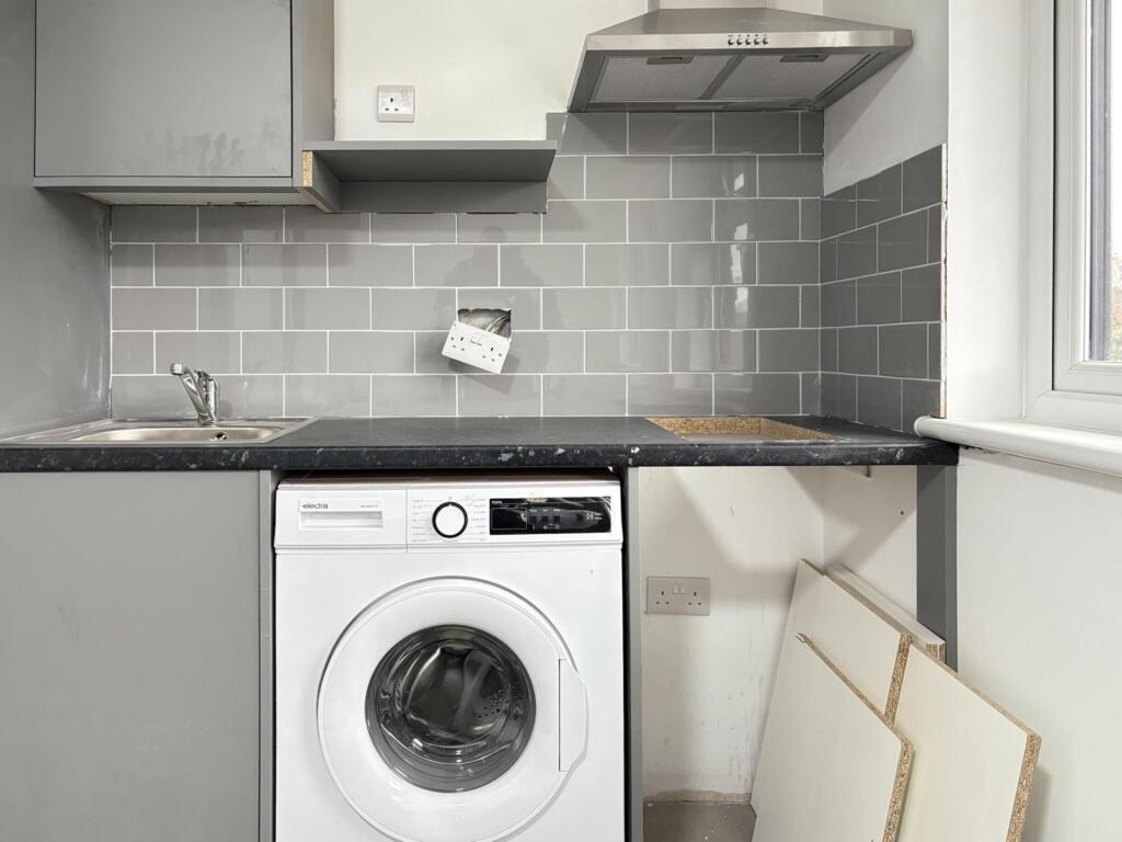 Compact kitchen with integrated appliances, til...