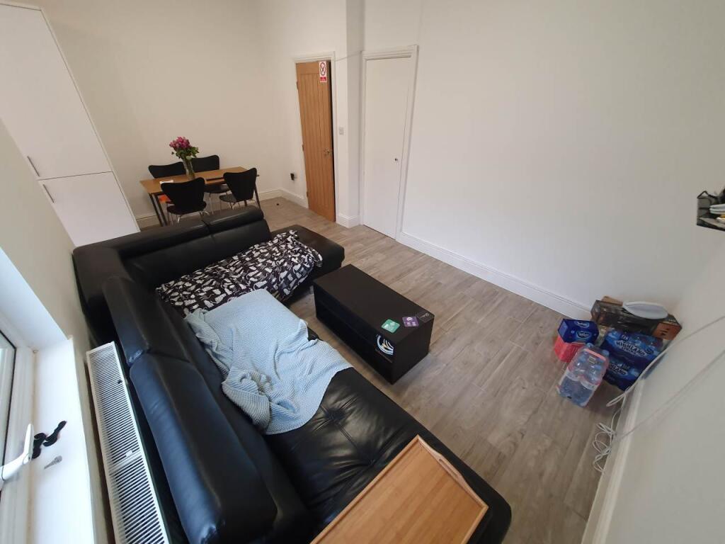 Living room (2)