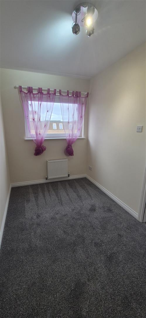 6b Princes Street Bedroom4.png