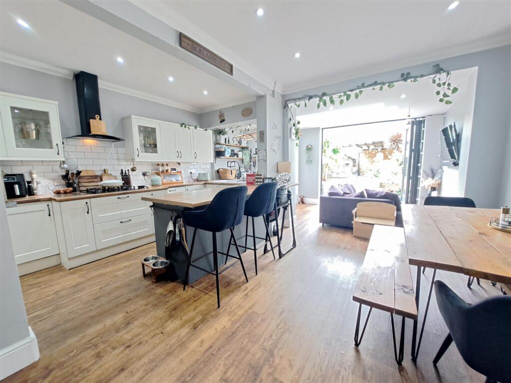 Open Plan Kitchen/Diner/Family Room