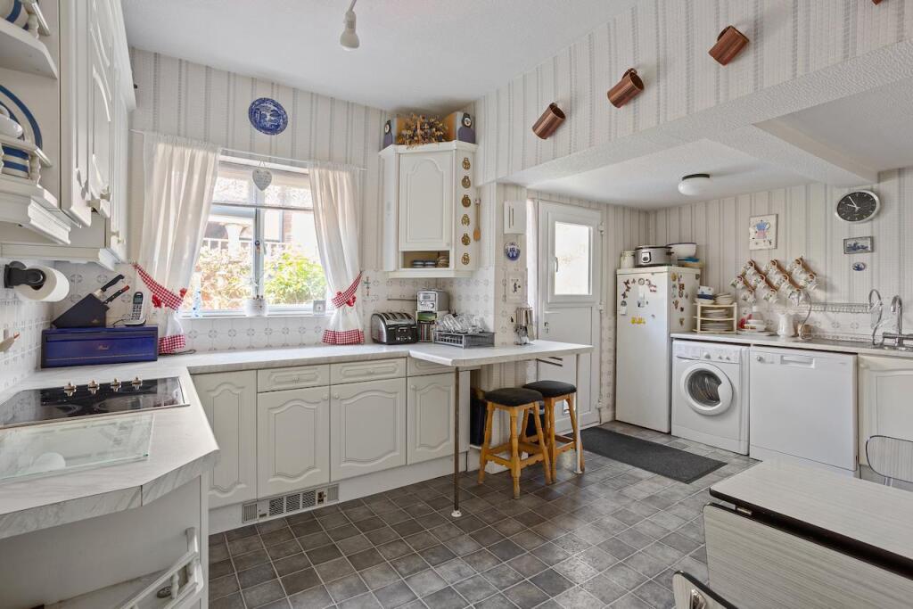 19 The Avenue, Norton-14.jpeg