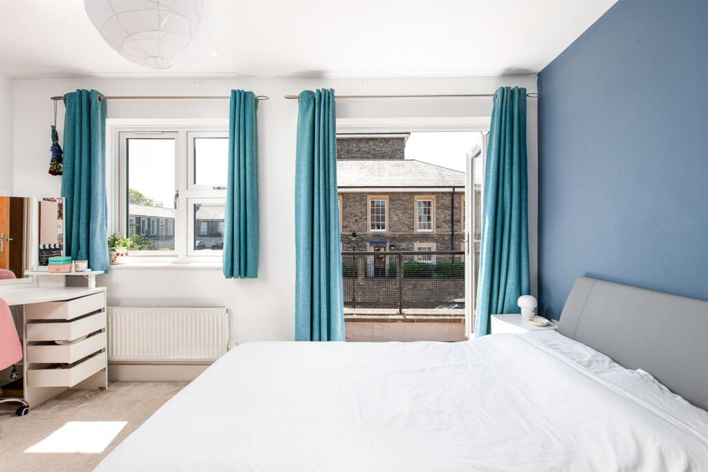 Bedroom1_3.jpg
