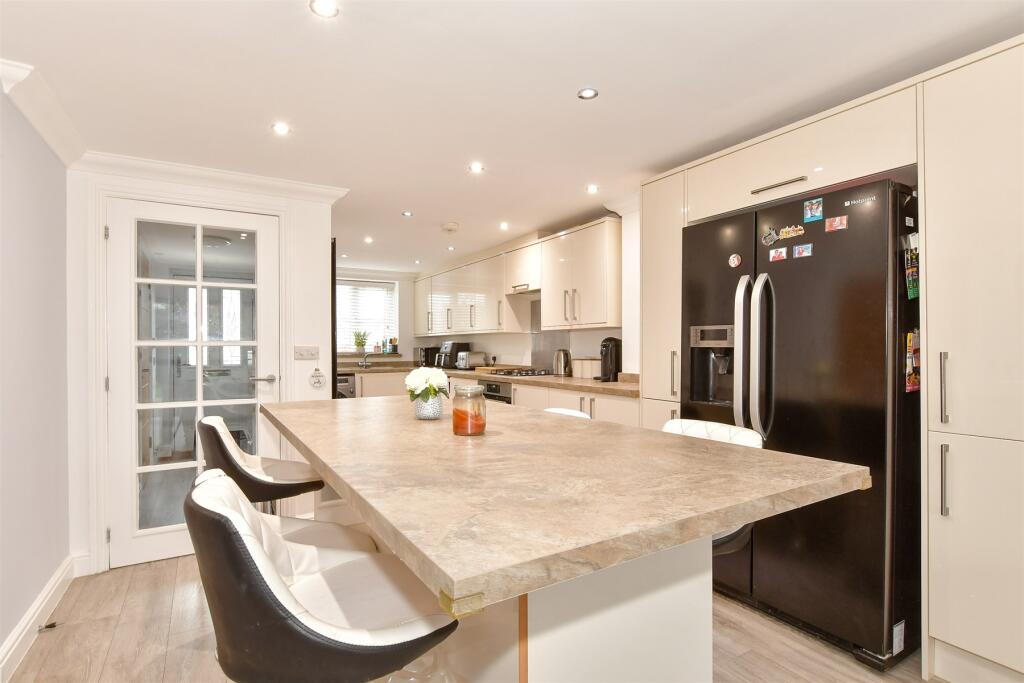 Lounge/ Kitchen/Dining Area