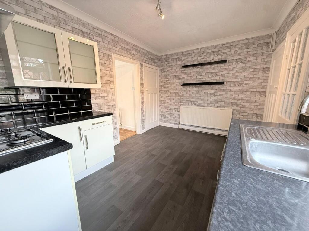 Kitchen 2.jpg