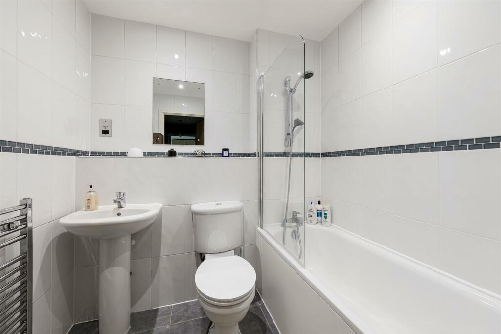Apollo Court E15