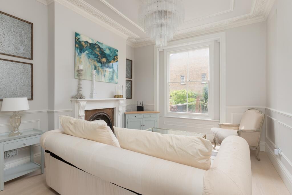 Trafalgar Avenue ...