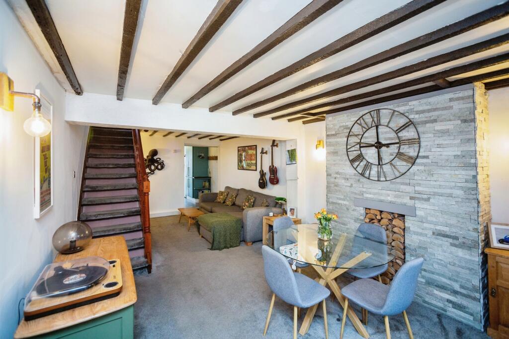 Lounge/Dining Room