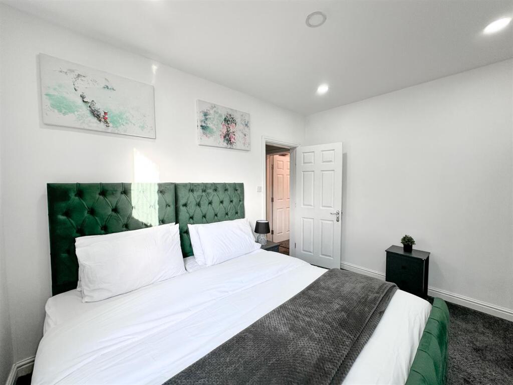 Staycasa Accommodation Manchester Carrill  2024AUG