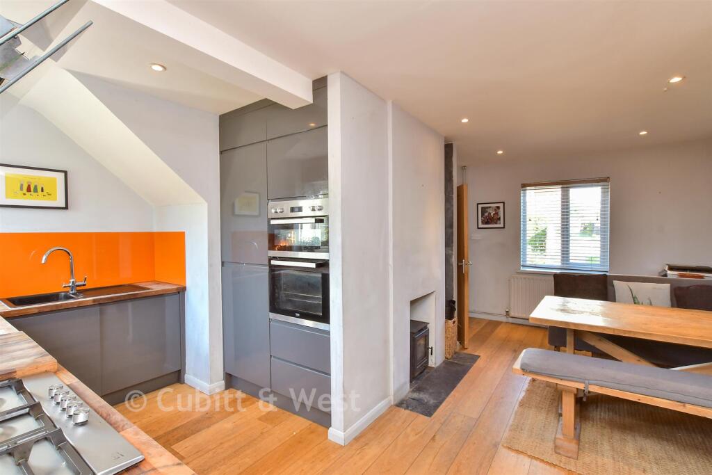 Kitchen/ Dining Room