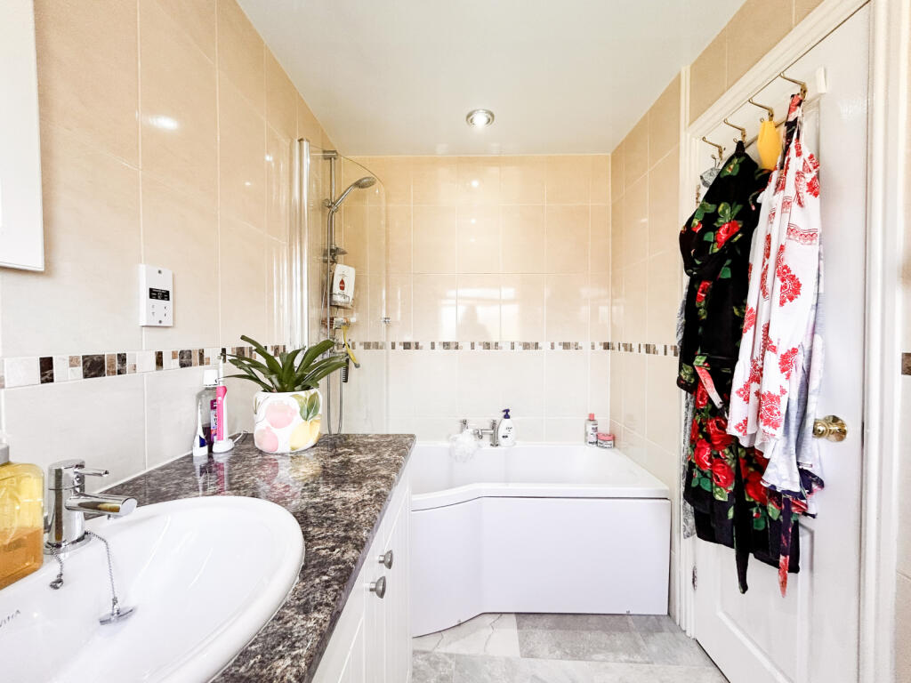 En-Suite Bathroom