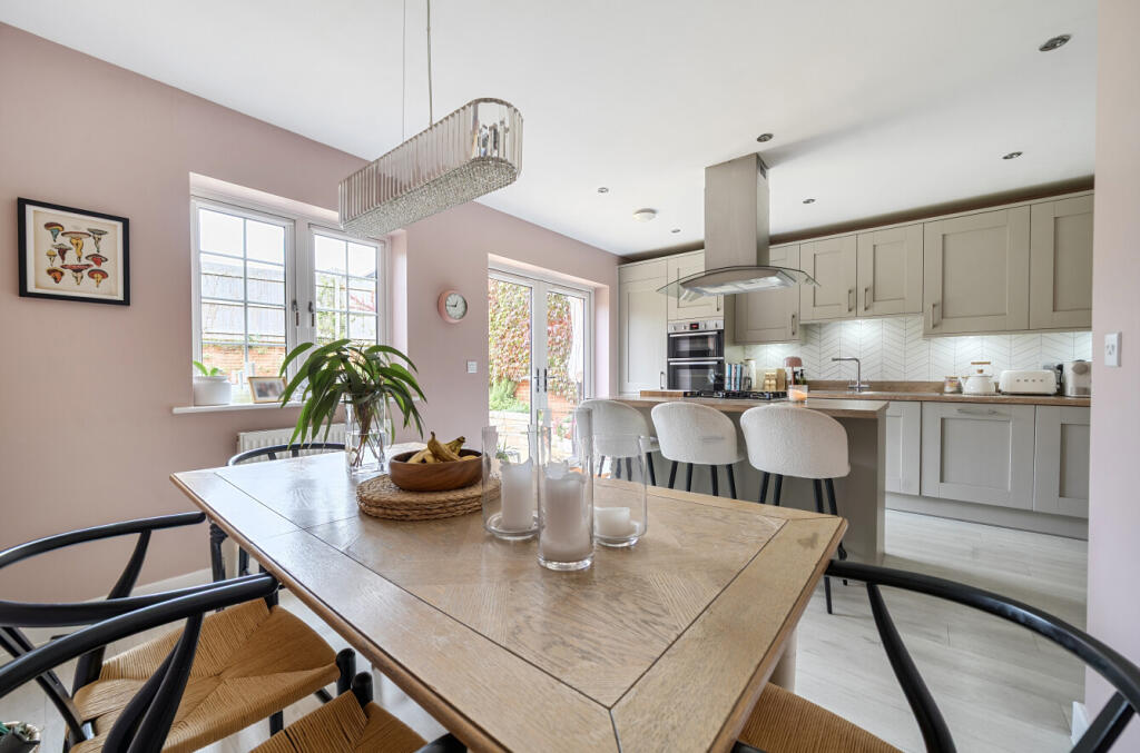 1365558-21-68ecf1...