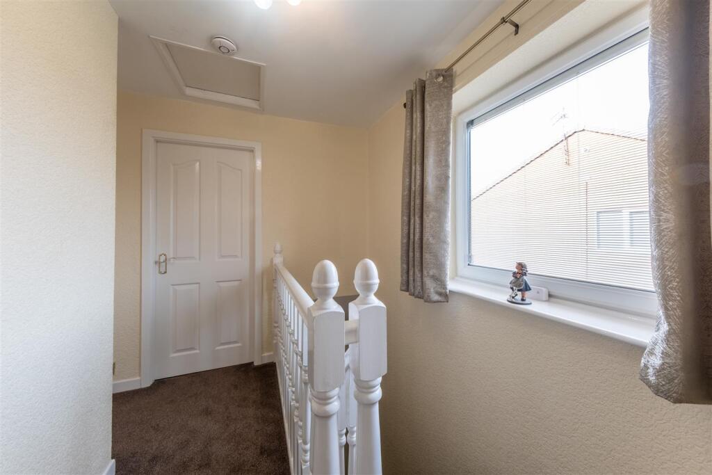 4 Meadow Lane-025.jpg