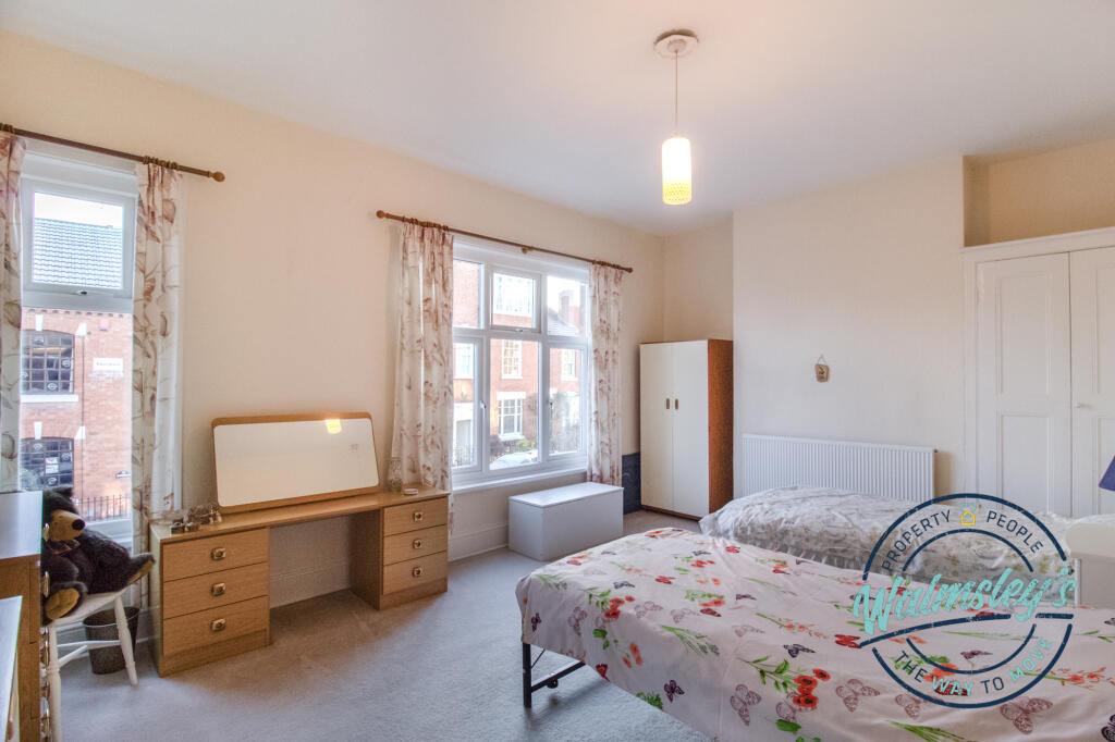 1st floor main bedroom