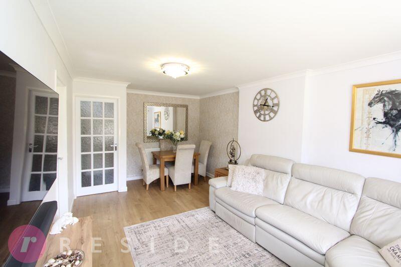 Lounge / Dining Area