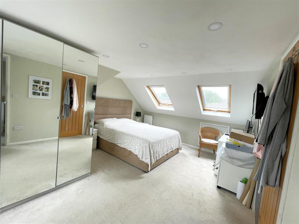 Bed 1.jpg