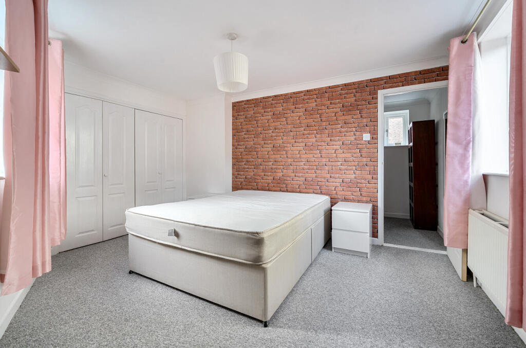 1349839-12-68b95f...