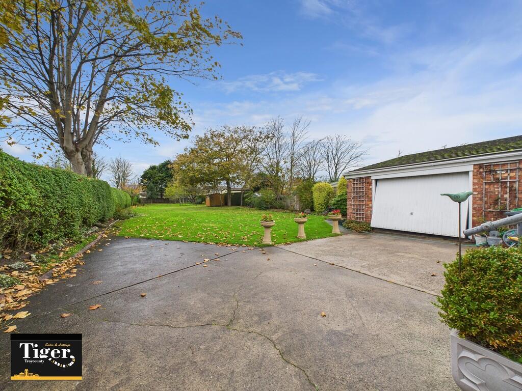 CAM02176G0-PR0745...