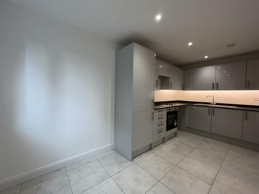 OPEN PLAN DINING/KITCHEN