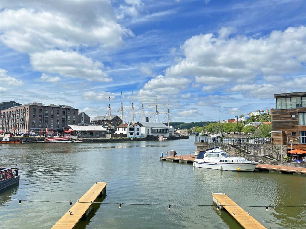 6 - Harbourside Flat for Auction, Bristol.JPG