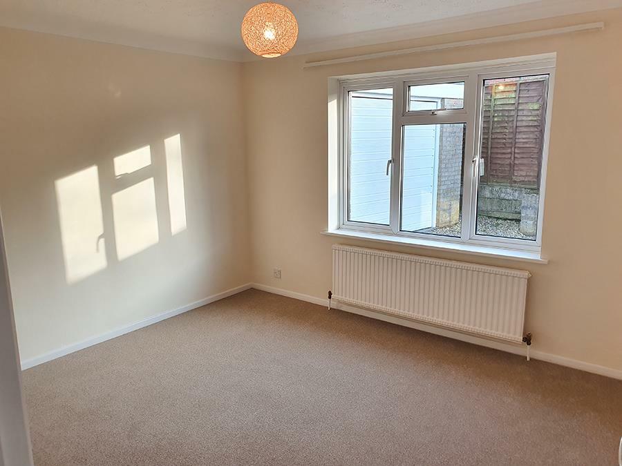 WB Lettings 35 Oaken Grove 3 bed 1 bath parking ga