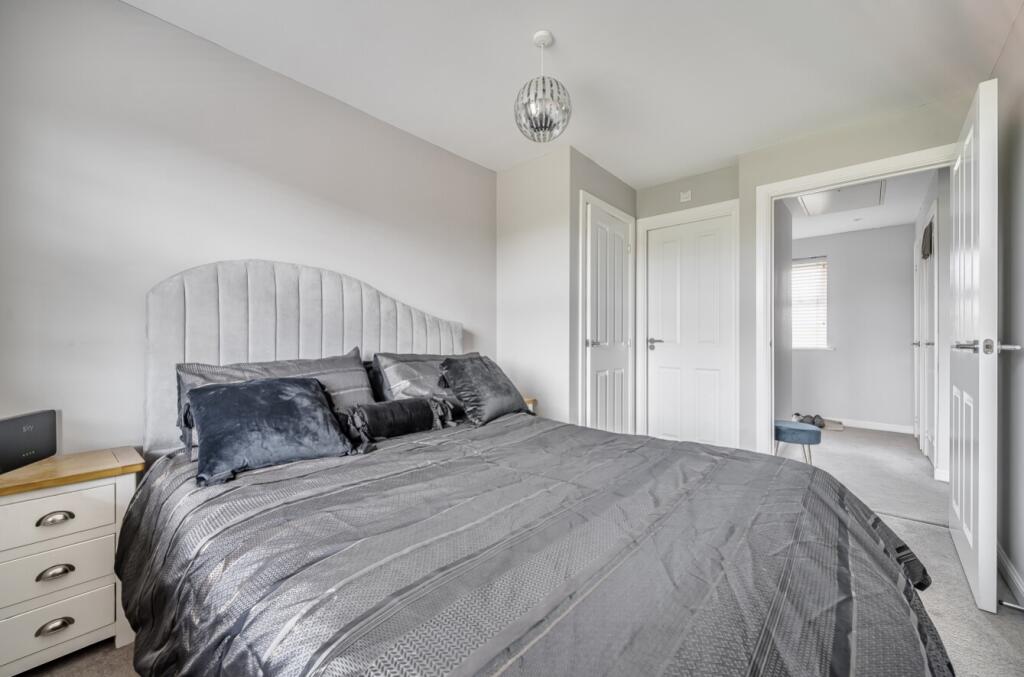 1330448-8-688b8d4957499-ARW