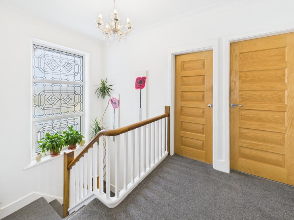 CAM02386G0-PR0122-STILL009