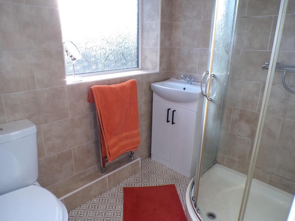 MatherSt81bath.JPG