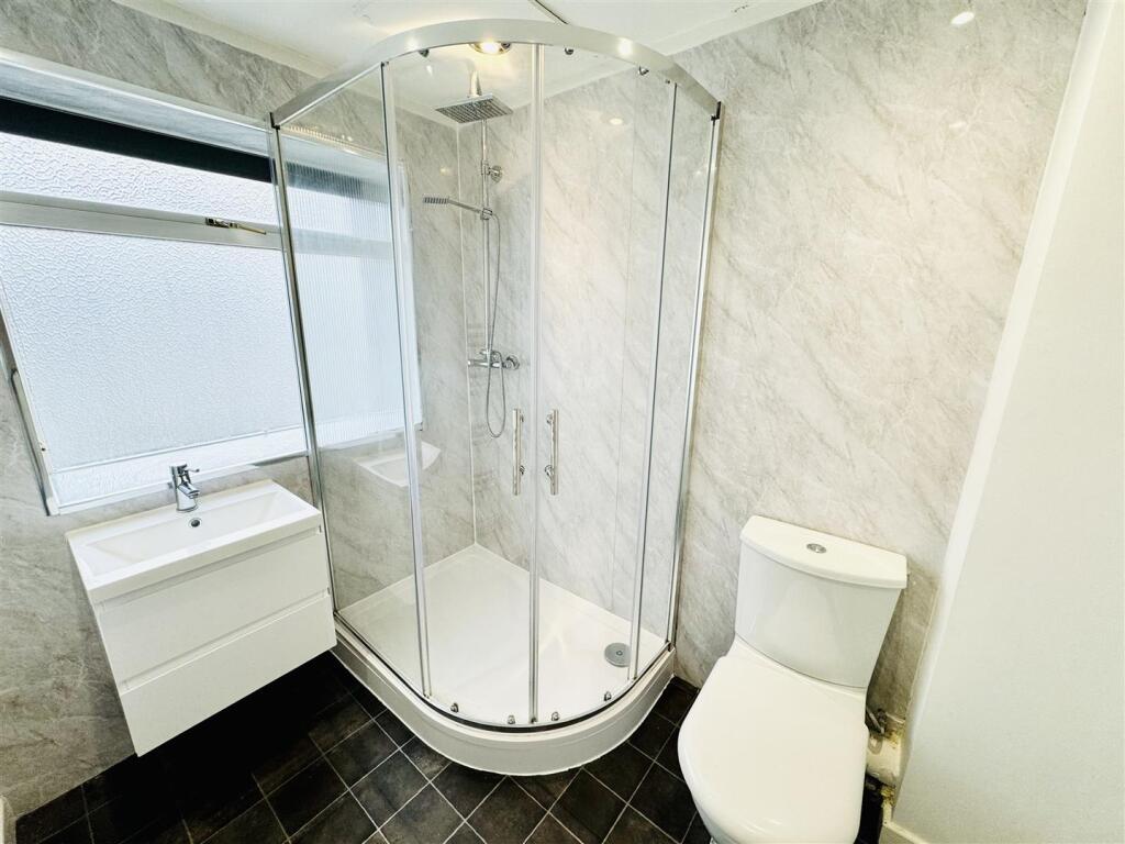 Regan Court Bathroom.jpg