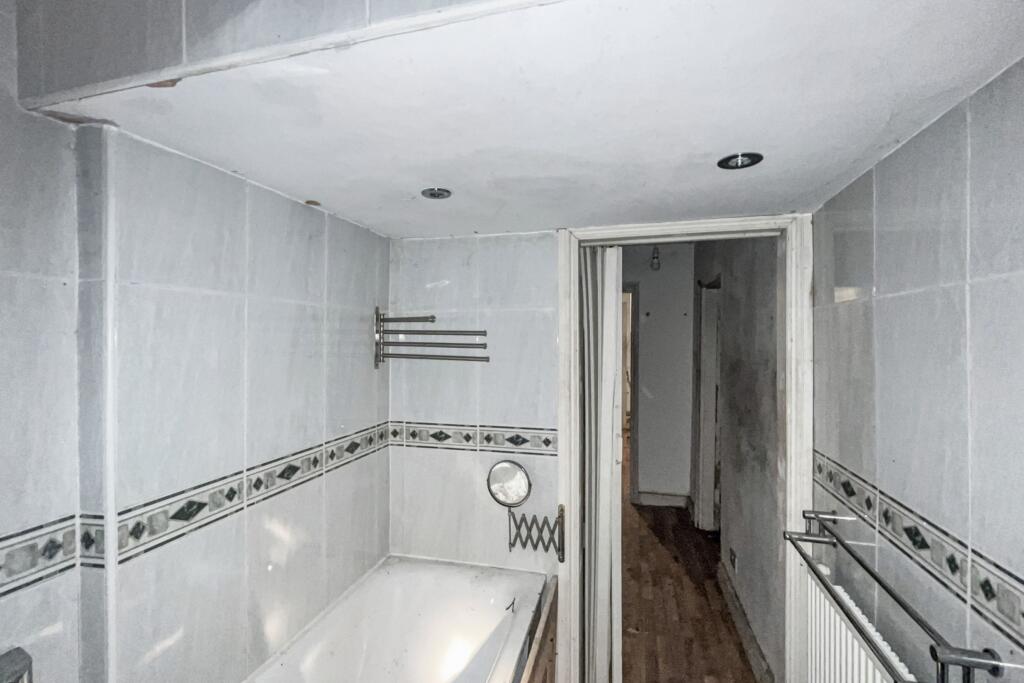 Upper and Lower Flat, 20 Fernham Road, Thornton Heath CR7 8JD