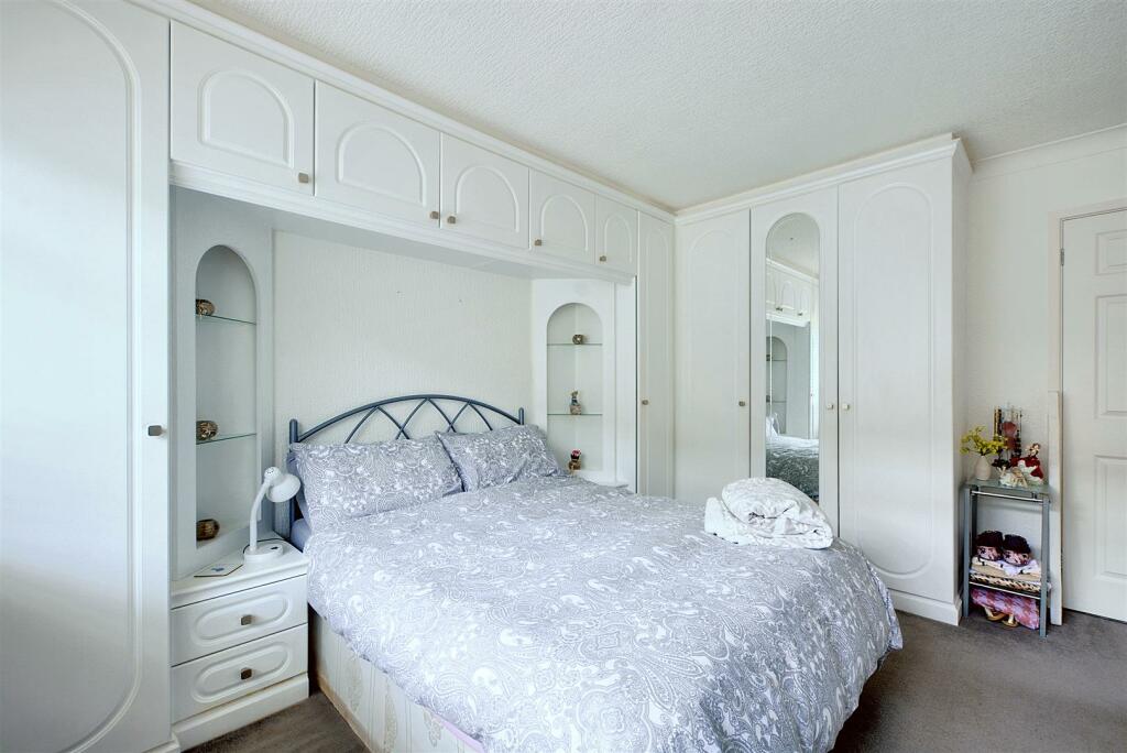 Bedroom 1_2.jpeg