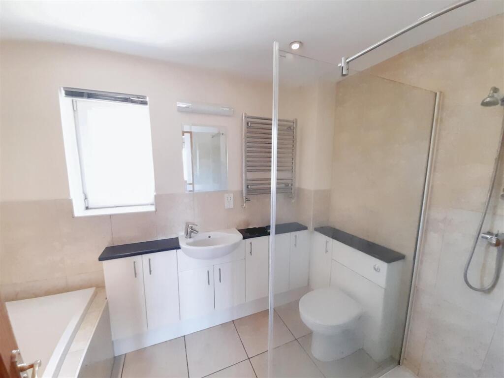 Ground-floor ensuite bathroom