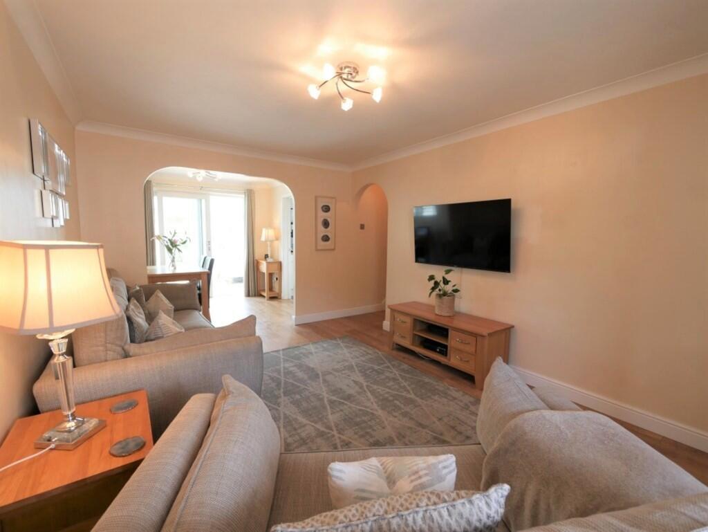 SITTING AND DININ...